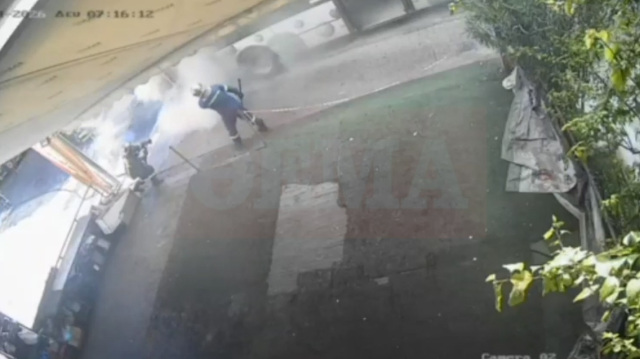 Βίντεο:-Η-στιγμή-που-οι-επιβάτες-απομακρύνονται-από-το-λεωφορείο-που-πήρε-φωτιά-στο-Ίλιον