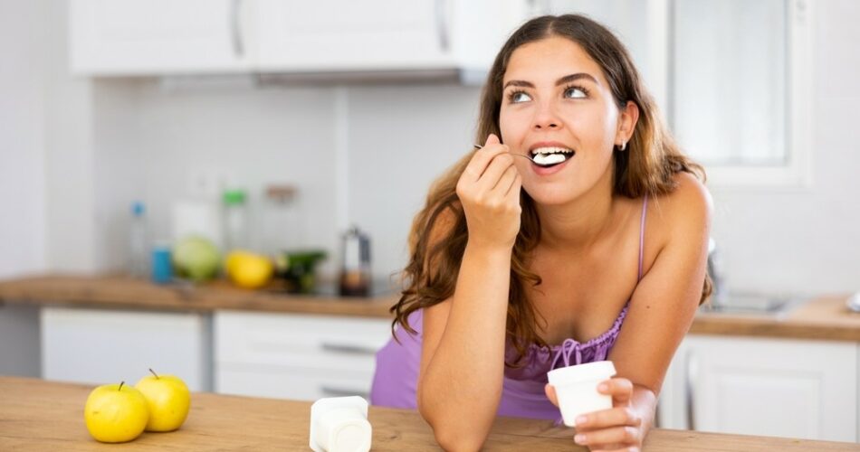 Γιαούρτι-ή-cottage-cheese;-Ποιο-κερδίζει-σε-πρωτεΐνη-και-ποιο-είναι-πιο-θρεπτικό